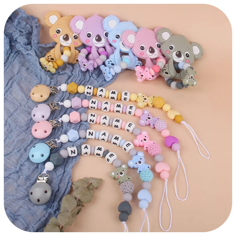 

XCQGH 1Pcs Customzied Baby Name Pacifier Clips Chain Koala Pendant Nursing Teething Gift Nipple Holder