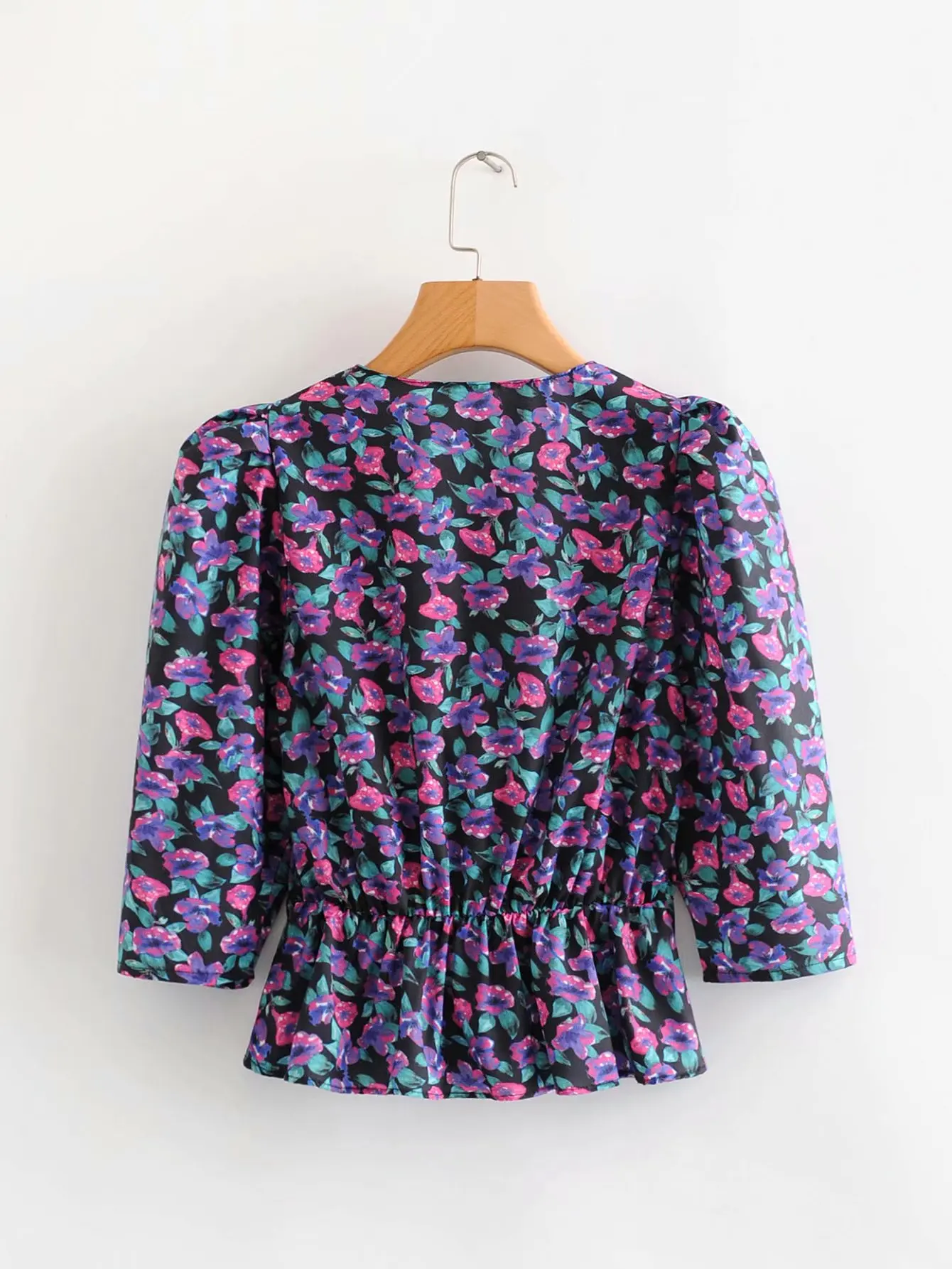 Женская блузка с цветочным принтом VOGUEIN короткая фиолетовая рукавом 3/4 и v