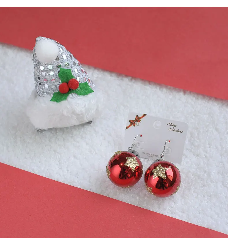 Новогодние серьги лампочка красного и зеленого цвета в форме снежинок виде