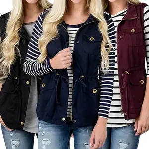 Женский свитер-карго оливкового цвета с карманами