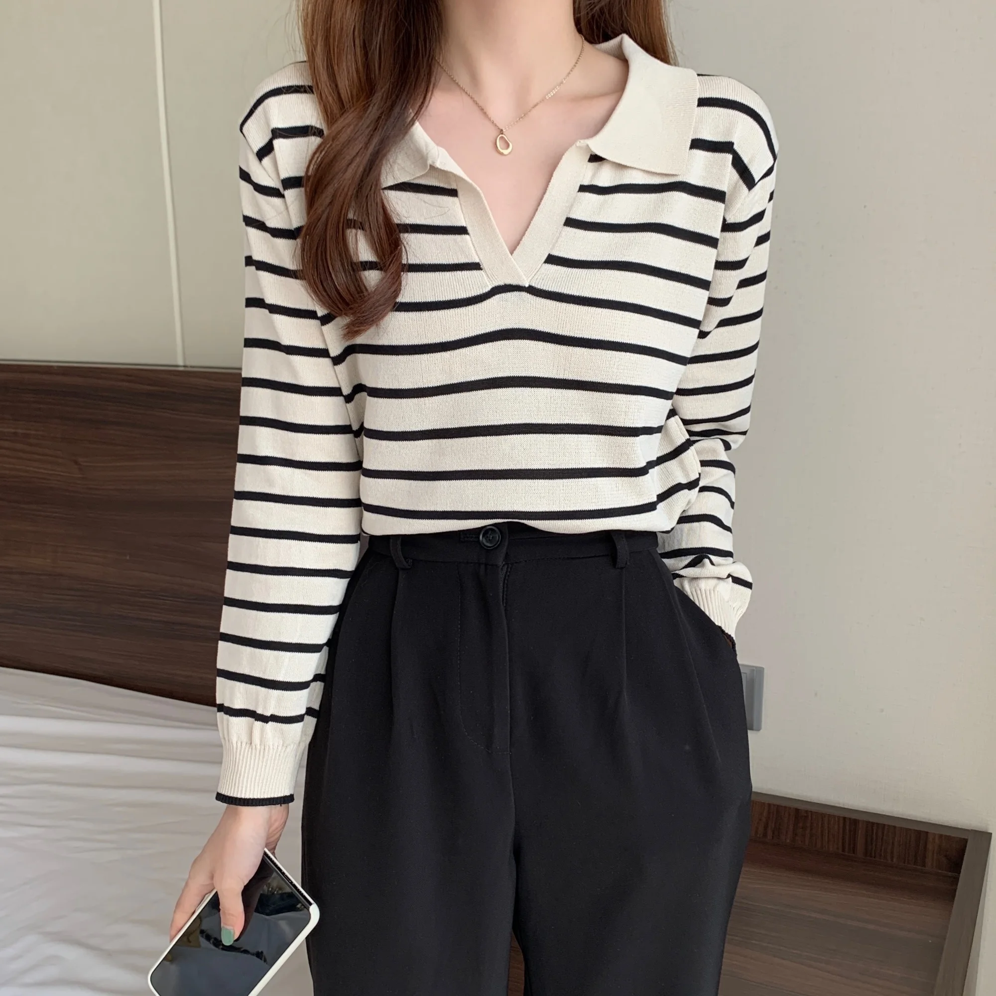 Женская футболка в полоску с V-образным вырезом и длинным рукавом | одежда