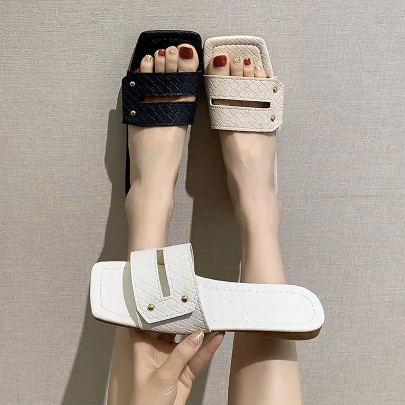 

Slippers Women Summer Flat Sandals Striped Leather Indoor Non-slip Rivet Resistance Beach Slippers Shoes Women Outdoor Flip Flop