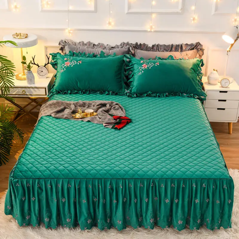 

2020 new products Quilted crystal velvet Bed spread Fitted Sheet Pillowcases 2/3 pcs Solid color Pleated lace princess bedding.