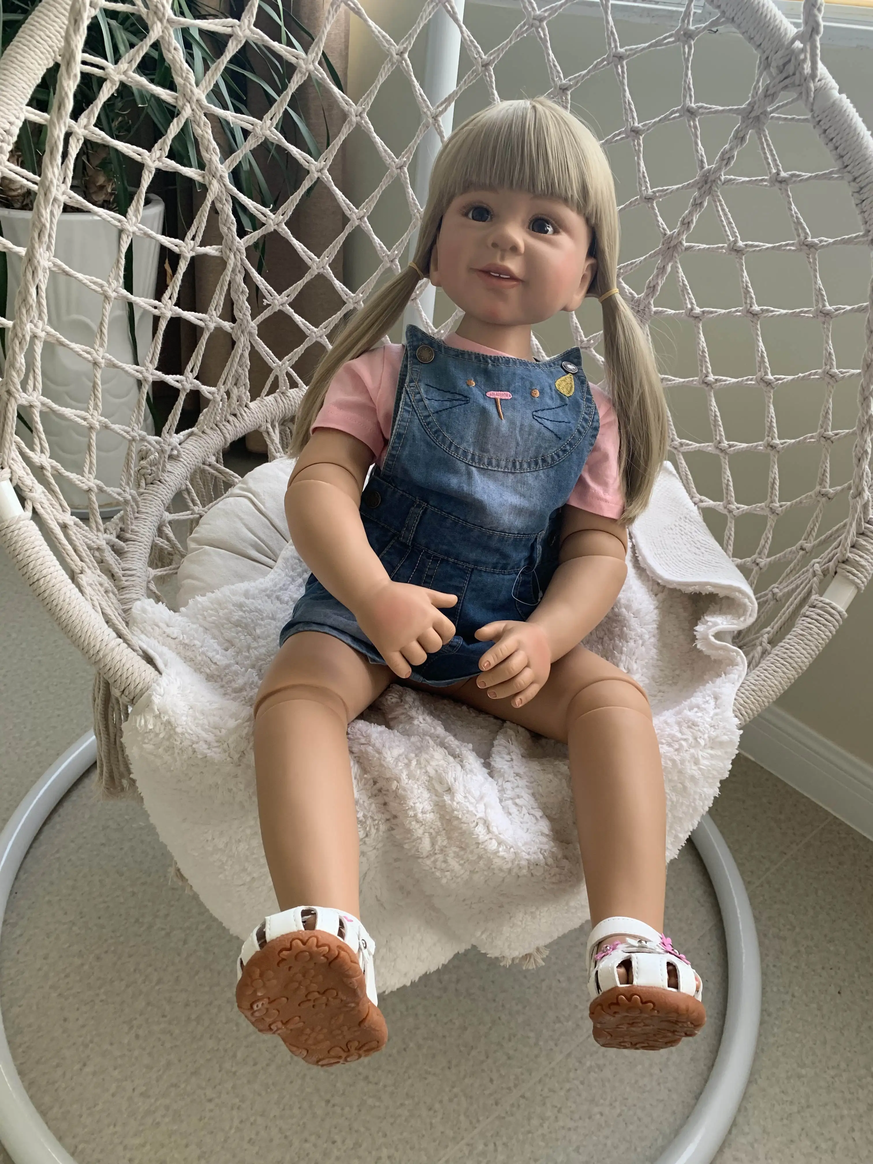 Рисунок 4 - Реалистичная шарнирная кукла с