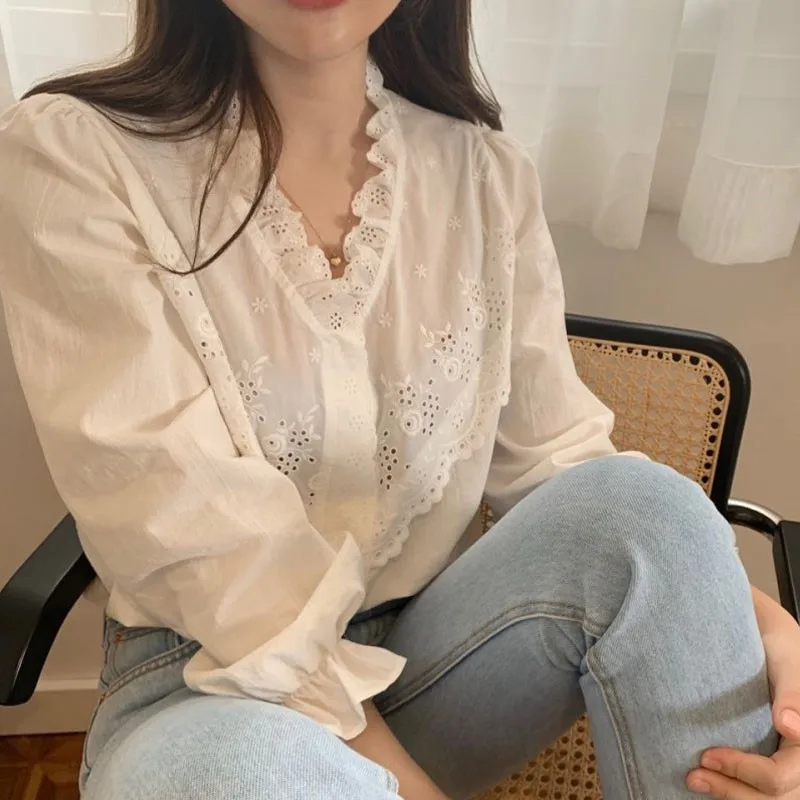 

Korean Retro Small Fresh V-neck Ruffled Bubble Sleeve Shirt Summer Hollow Out Female Short Sleeve Shirt