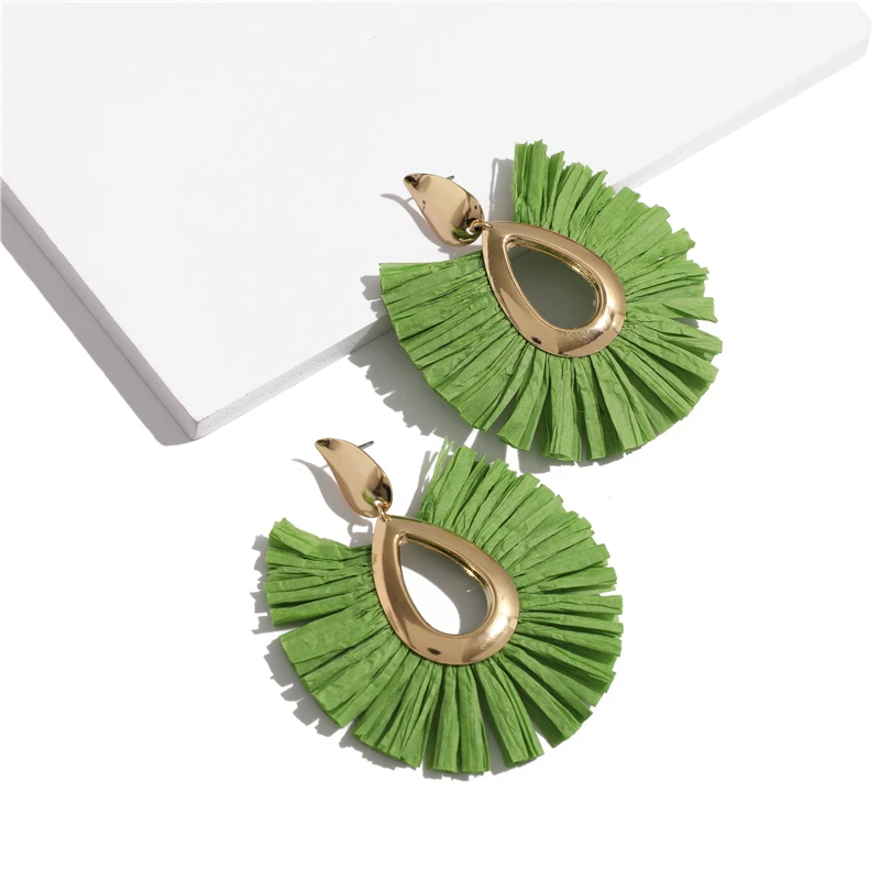 НОВЫЕ серьги с кисточками для женщин в бохемском стиле, большие золотые капли с зелеными и бежевыми помпонами, модные украшения.