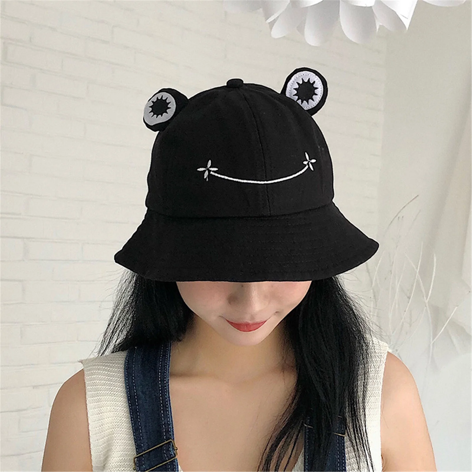 

Fisherman Hat Cute Cartoon Outdoor Fishing Sunshade Cap Brilliant Colors and Cute Frogs Half-open Design Provides Enough Shade