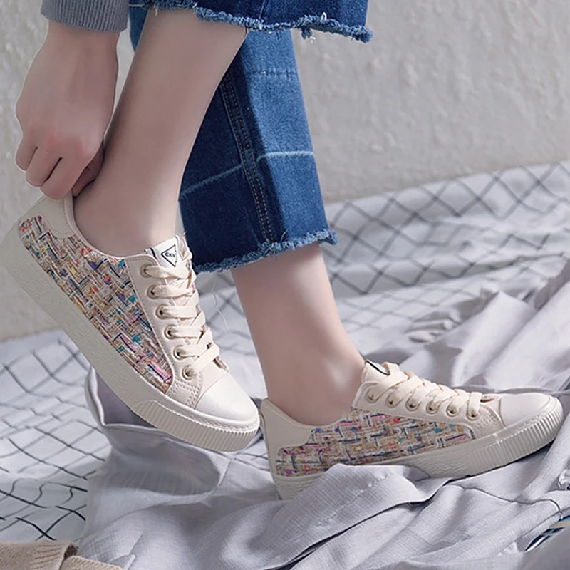 Прямая поставка Кроссовки Женская обувь на плоской подошве Вулканизированная