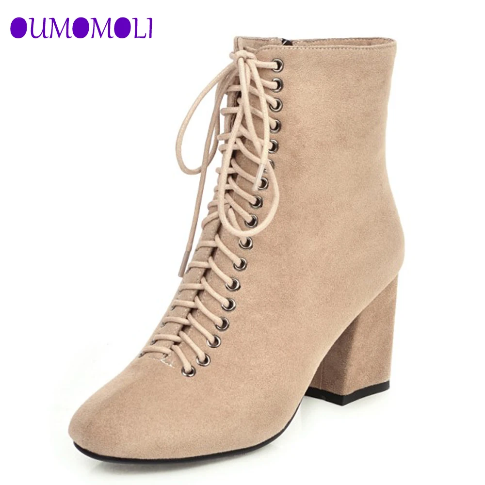 

Женские Теплые ботильоны на квадратном каблуке 7,5 см; Сезон осень-зима повседневные Модные женские ботинки на молнии с перекрестной шнуровк...