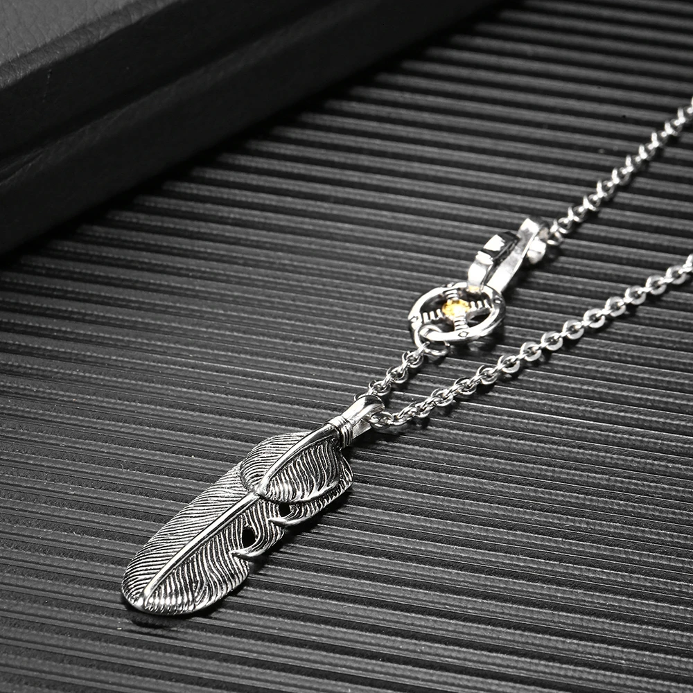 Необычное дизайнерское ожерелье с подвеской в виде пера от RIR минималистичное