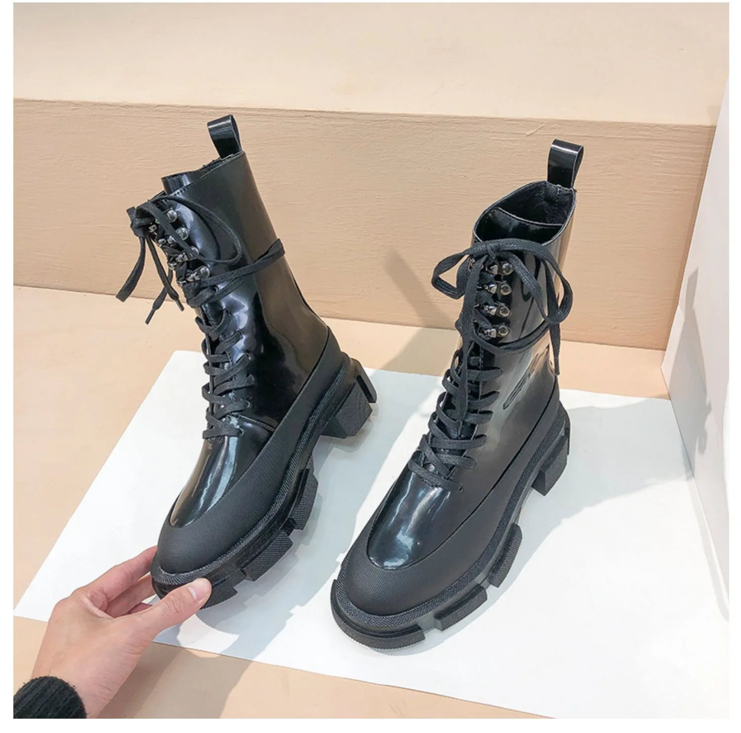 Jual Sepatu Bot Wanita Pertengahan Betis Musim Gugur Musim Dingin Sepatu Hak Sedang Kasual Hitam Putih Merah Muda Berenda C3