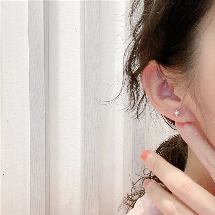 Серьги гвоздики женские из серебра 925 пробы с цирконом сердцем звездой луной