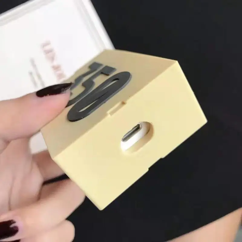 Чехол для обуви Airpods 350 силиконовый противоударный яркий 1/2 | Электроника