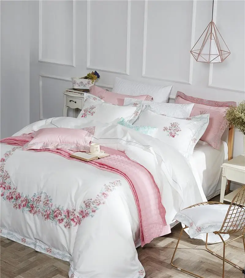 Комплект постельного белья из 4 предметов белого египетского хлопка с вышивкой