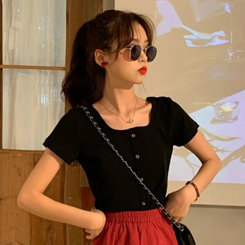 Женская футболка с квадратным вырезом однотонная короткая в корейском