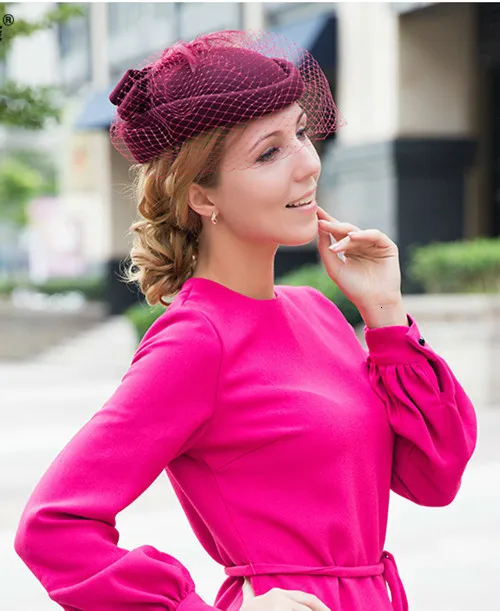 Женская фетровая шляпка-Таблетка черная с бантом красного цвета на зиму 100% |