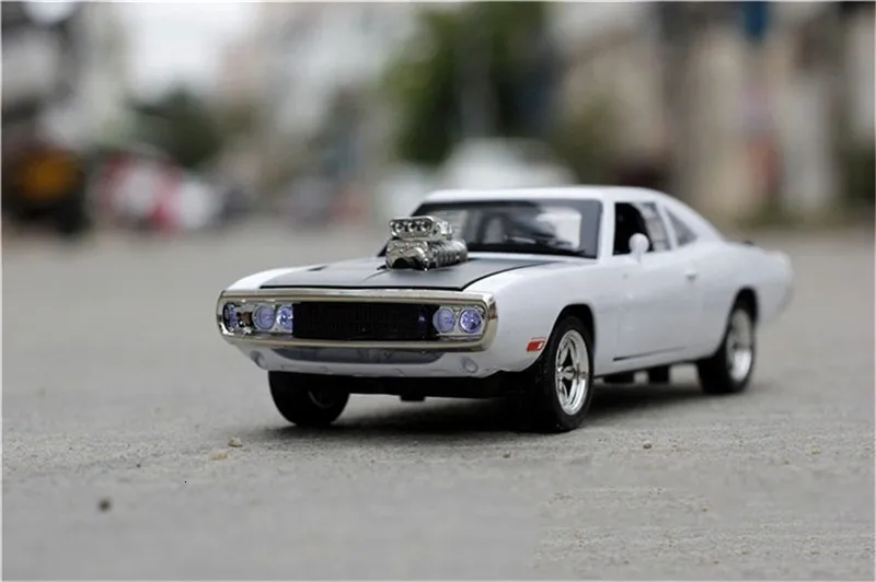 1/32 Форсаж Dodge Зарядное устройство модели автомобилей Литые под давлением сплав лошадей мышечные модели автомобилей со звуковым освещением игрушка подарок для коллекции