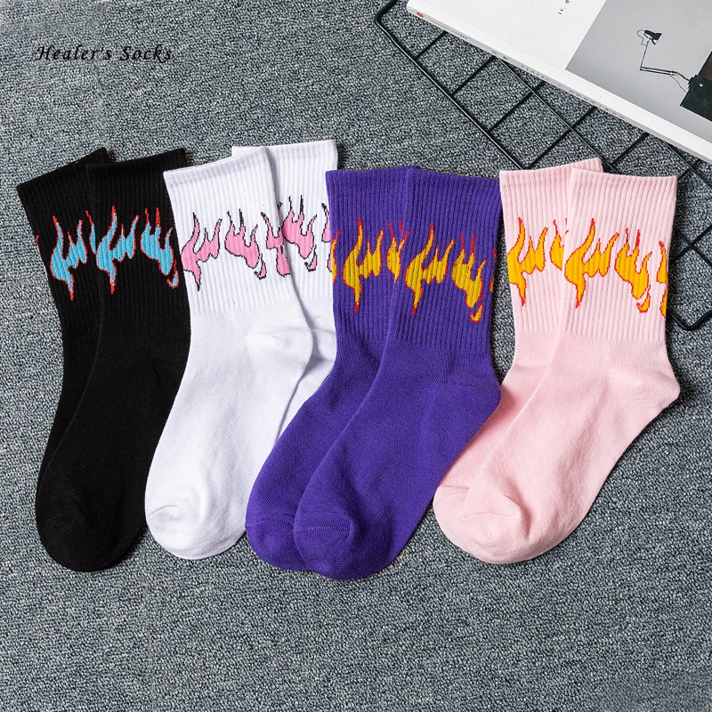 

Nieuwe Mode Vlam Mannen En Vrouwen Sokken Katoen Roze Zwart Fire Harajuku Hiphop Skateboard College Stijl Grappige Gelukkige