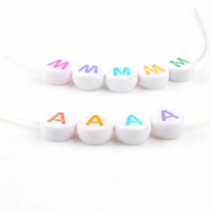 Акриловые бусины с английской буквой 4*7 мм разноцветные Круглые буквами алфавита
