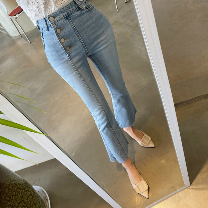 Женские джинсы с завышенной талией Mozuleva Стрейчевые узкие однобортные брюки-клеш