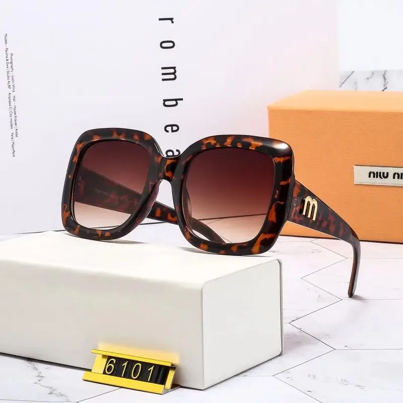 

2020 New Fashion Lady oversized Rimless Square Bee Women Sunglasses Men Small Bee Glasses Gradient Sun Glasses Female Miumiu