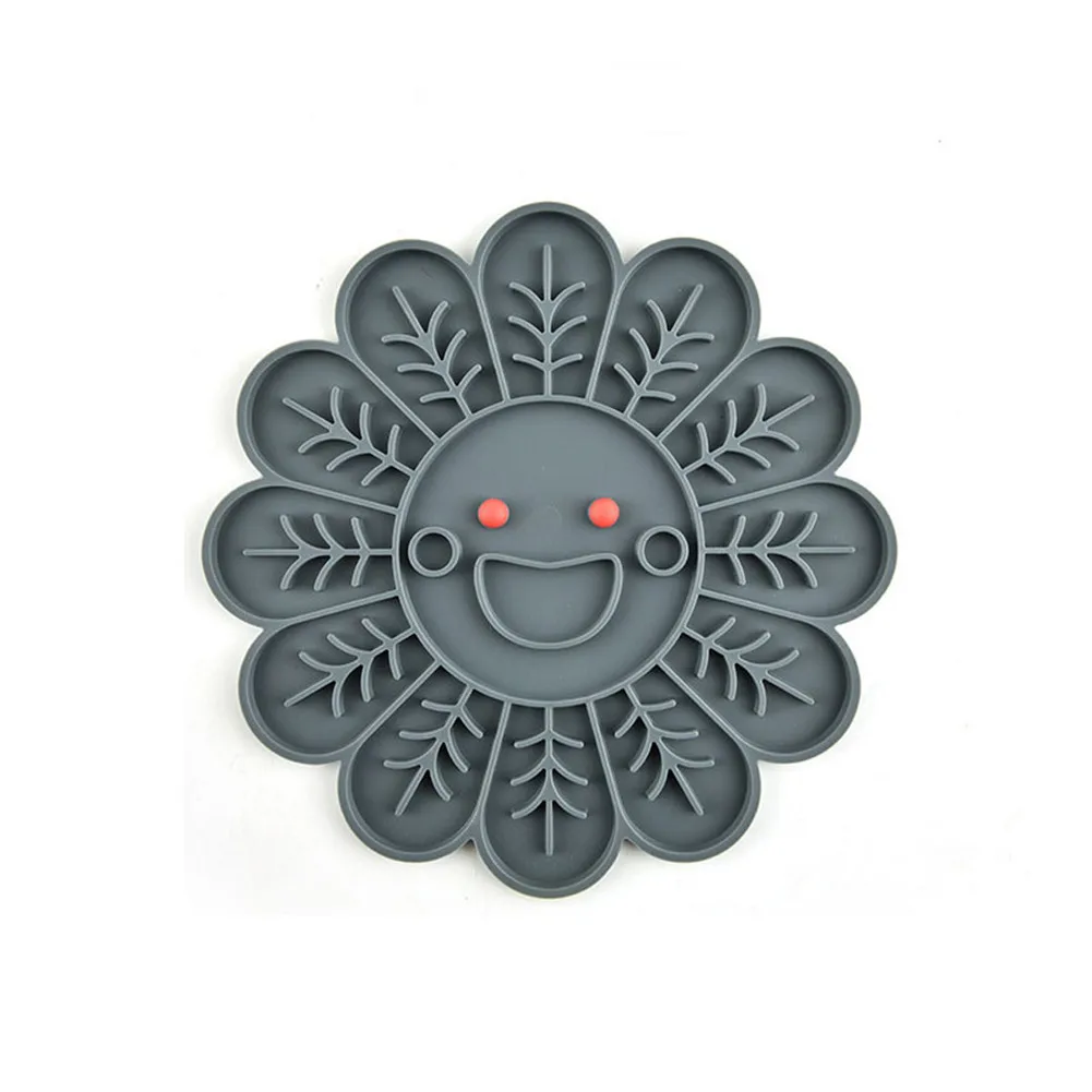 

Small Dogs Cats Drinking Dish Feeder Silicone Folding Pet Dog Feeding Food Bowl Dog Feeding Lick Pad Dog Slow Feeder DFK889