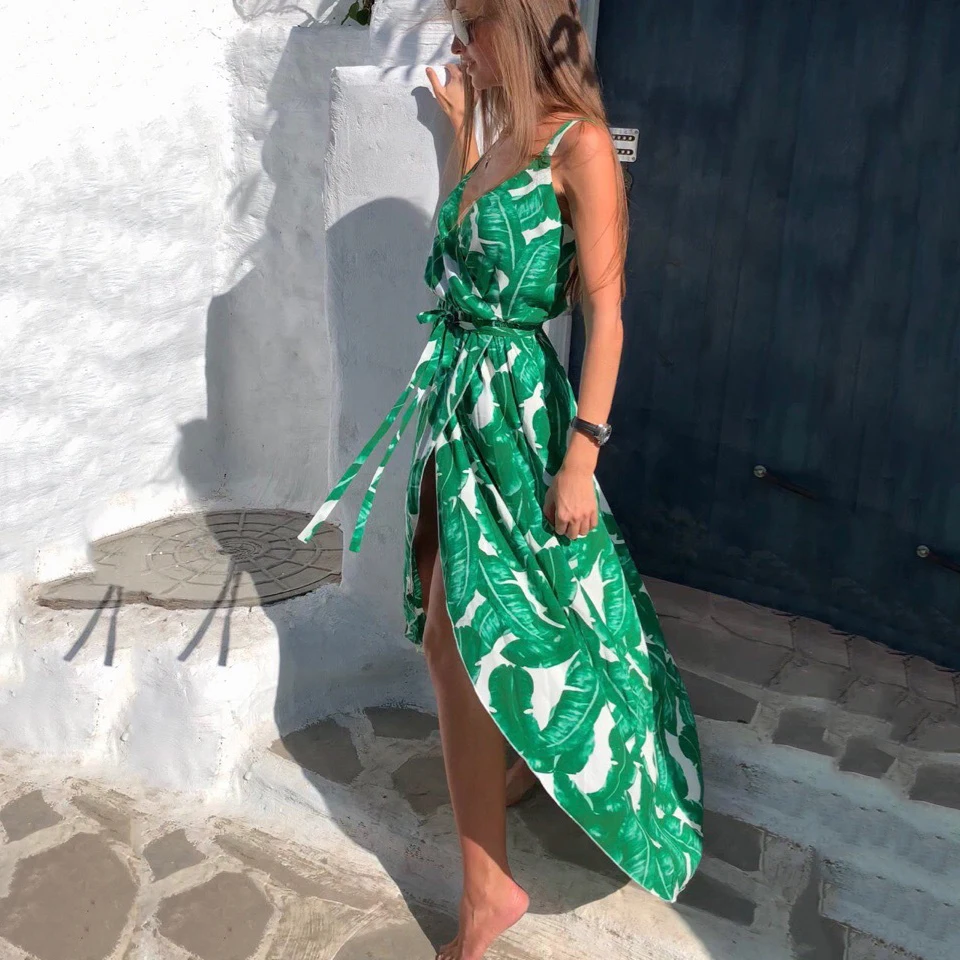 Женское винтажное платье в стиле ретро зеленое с трапециевидным вырезом без