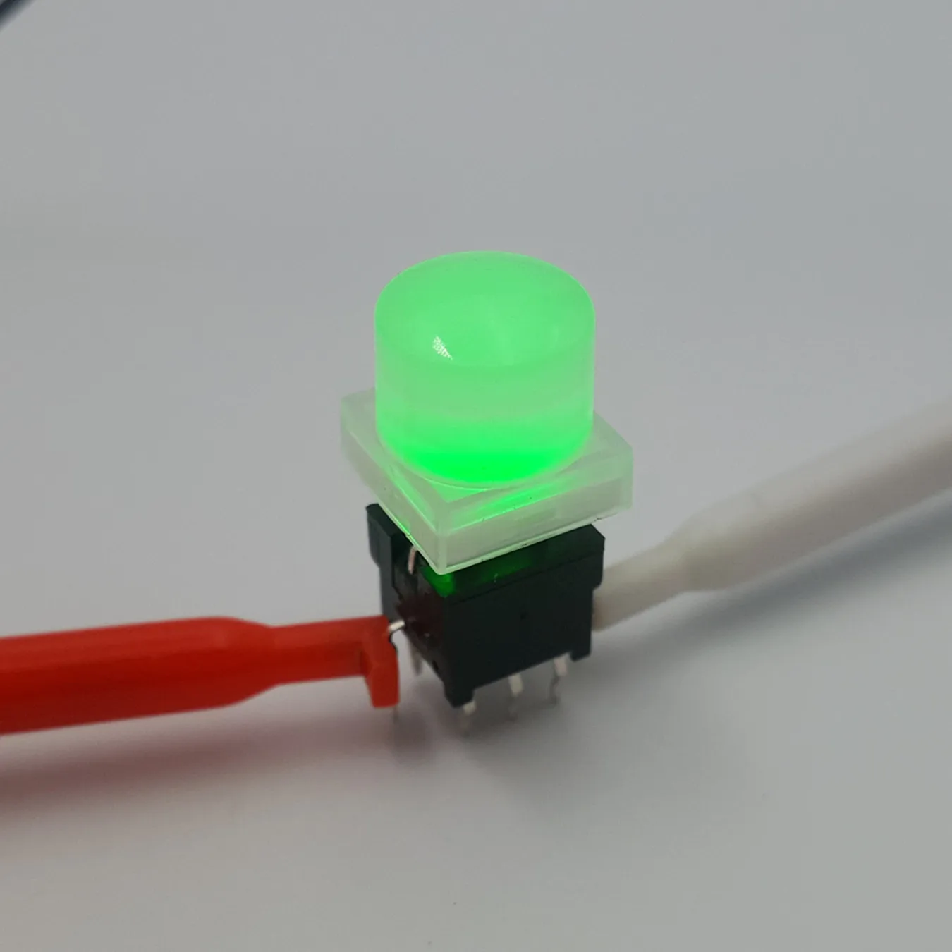 

Переключатель Honyone TS6-A 10мм белый