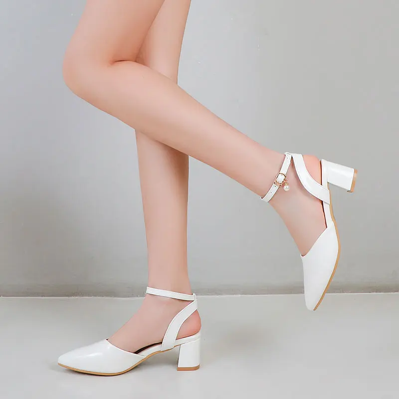 Сандалии на высоком каблуке с острым носком и ремешком щиколотке | Обувь