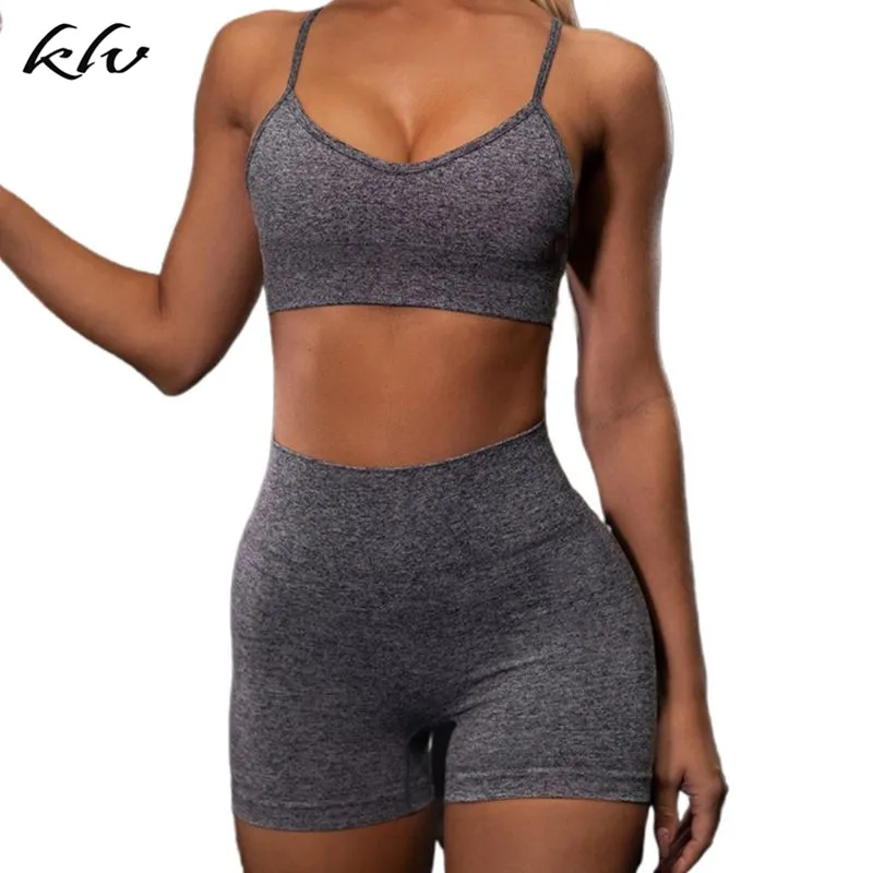 

Женский спортивный костюм из 2 предметов, однотонный укороченный топ на бретелях-спагетти без рукавов, шорты с высокой талией, облегающая сп...