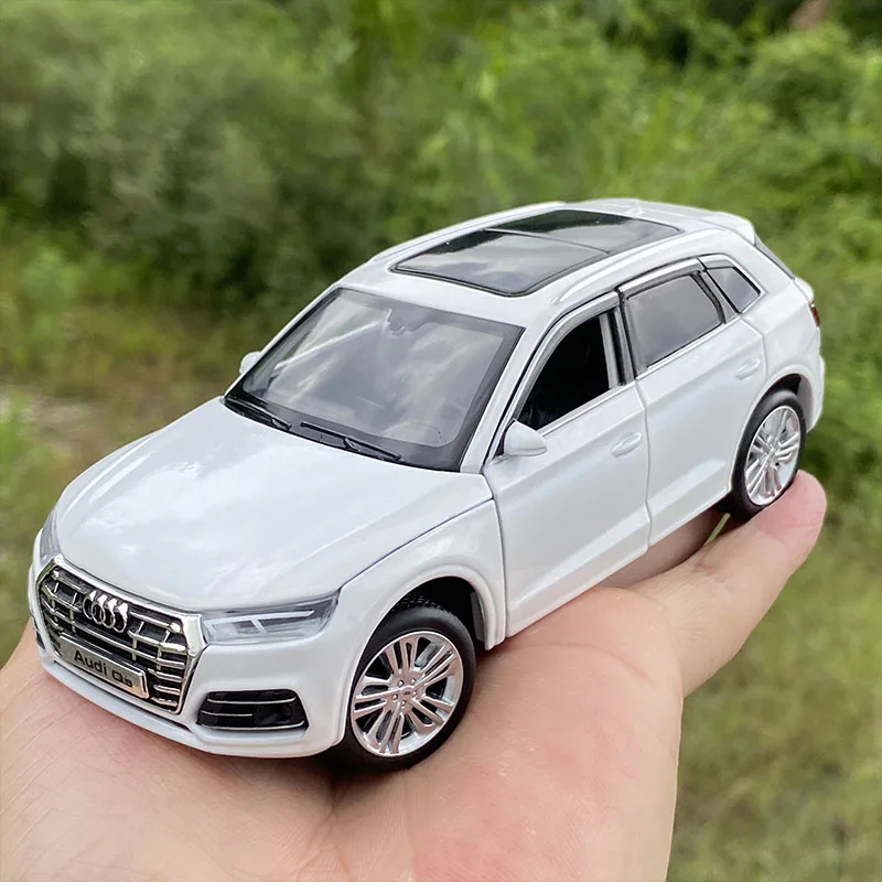 Новинка 1:32 Audi Q5 спортивный внедорожник из сплава Модель автомобиля с выдвижным