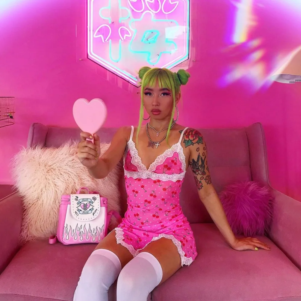 Женское пикантное платье в горошек с завязкой милое розовое без рукавов разрезом