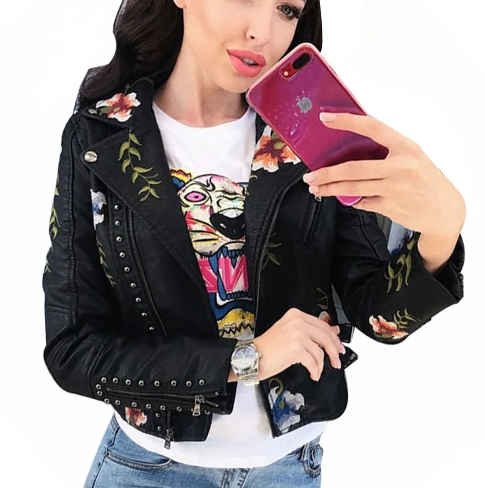 Женская Короткая кожаная куртка с цветочной вышивкой и заклепками весна Премиум