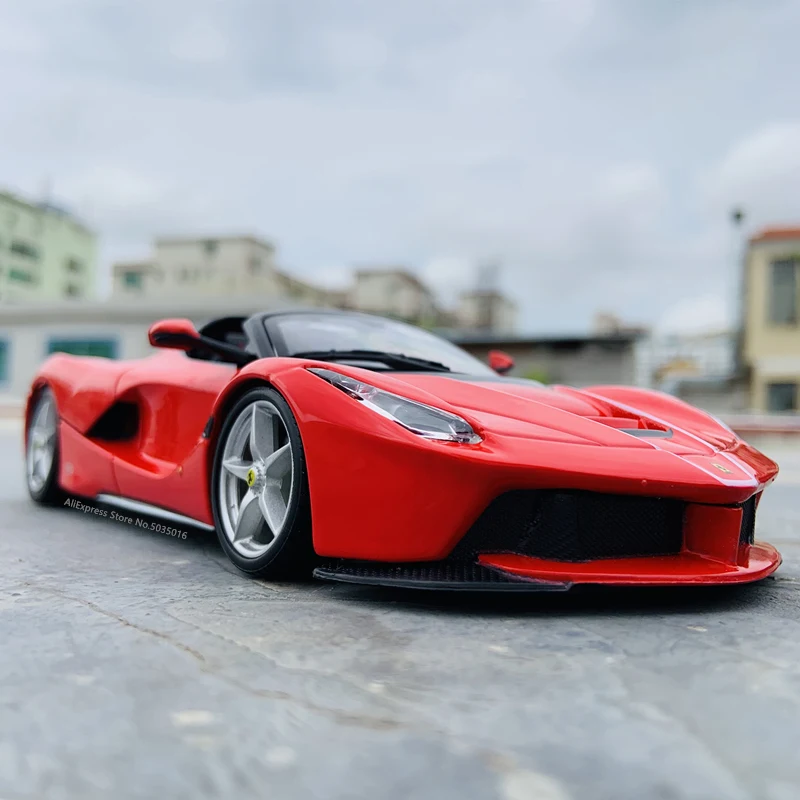 Модель Автомобиля Ferrari Roadster из литого металлического сплава Bburago 1:24 детская