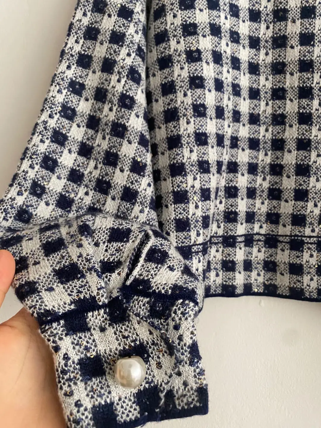 

2020 autumn and winter new small fragrance style sequined pearl buckle knitted cardigan short coat women