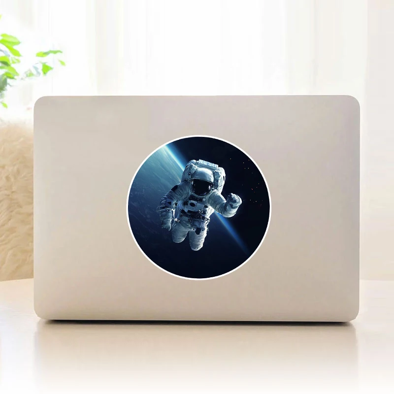 

Потрясающий космонавт Виниловая наклейка для ноутбука / транспортных средств / стены / планшета / окна / двери / телефона, наклейки для ноутбу...