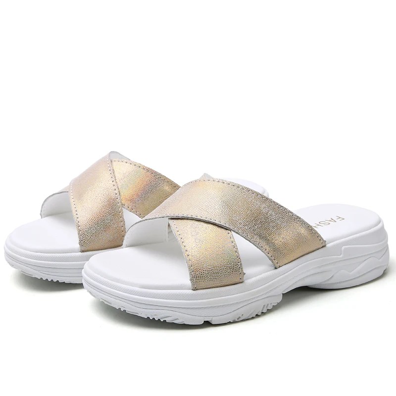Шлепанцы женские пляжные сланцы для улицы плоская подошва серебристые лето