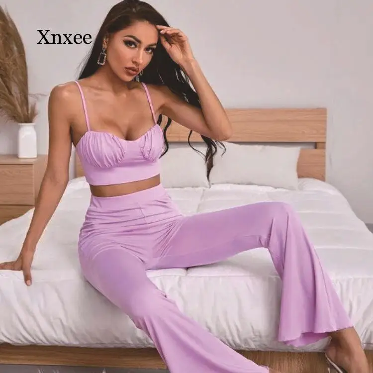 Облегающий пикантный однотонный укороченный топ с рюшами и брюки-клеш комплект