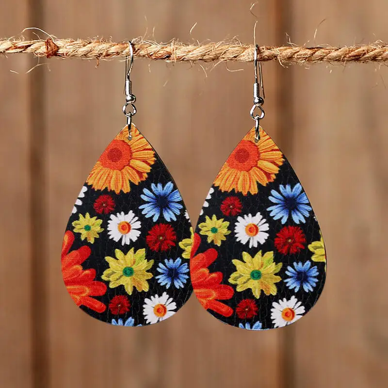 

2021 Wholesale 1Pair Bohemian Style Sunflower Floral Printed Pu Leather Pendant Earrings Daisy Flower Leather Earrings Jewelry