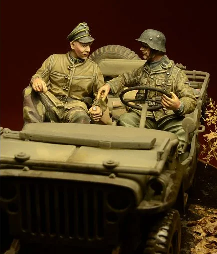 

1/35 Resin Figures Model Kits WWII German Jeep crew 2 figure Unassambled Unpainted