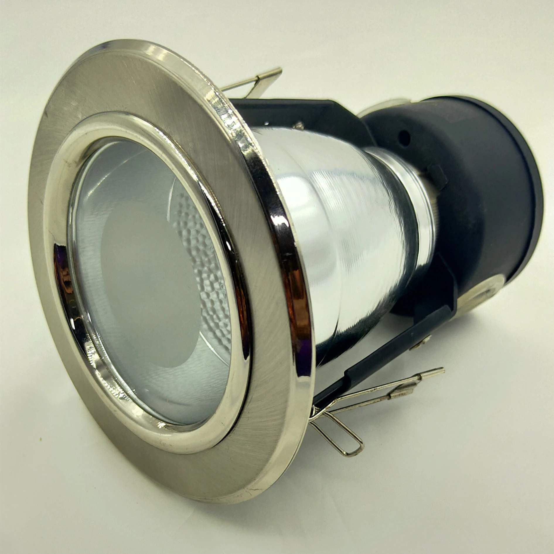 

Traditional LED Downlight E27 Screw Anti-fog Die-casting Sand Sweeping Nickel Bead Cup Embedded Ceiling Downlight