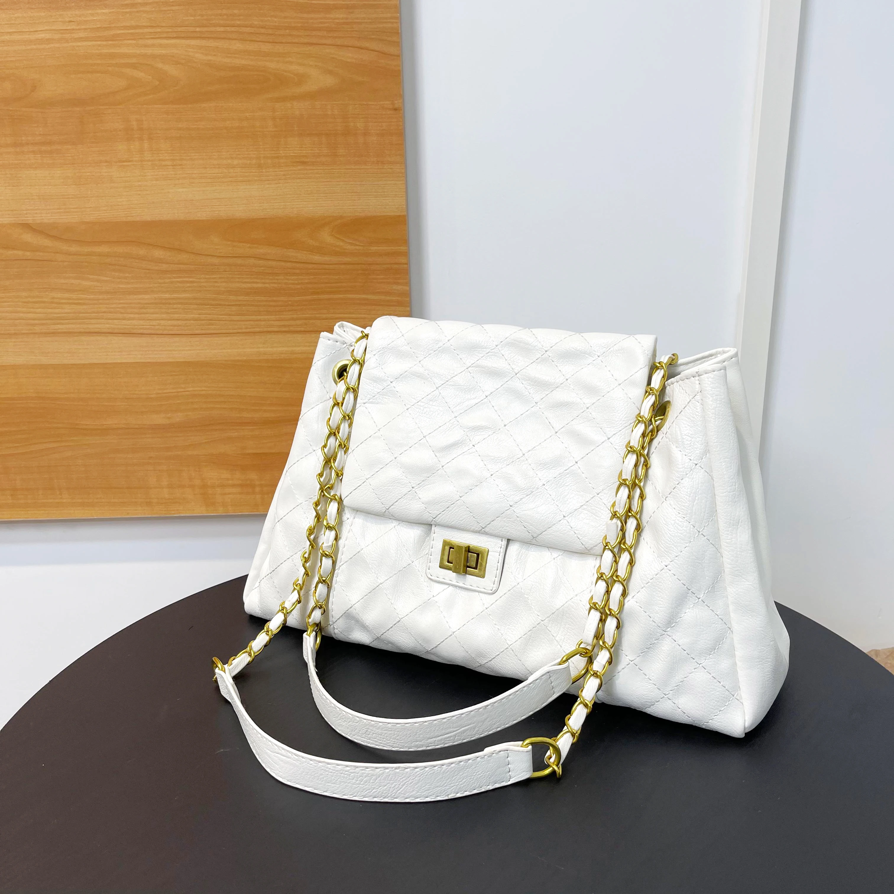 

Large Capacity Metal Chain Thick Women's Bag Trendy All-match Travel High Quality Tote Shoulder Simple Shopper Designer Tote