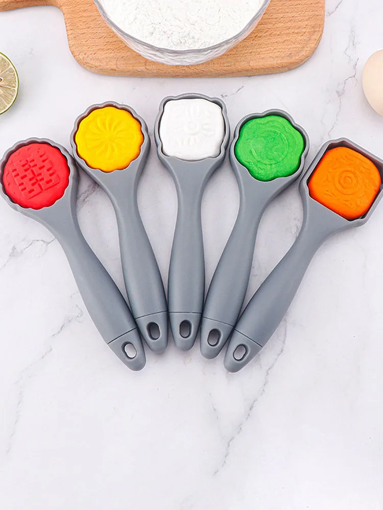 

5 Style Mold DIY Hand Pressure Fondant Round/Square Flower Mooncake Set Mid Autumn Festival Moon Cake Mould Decoration Tool