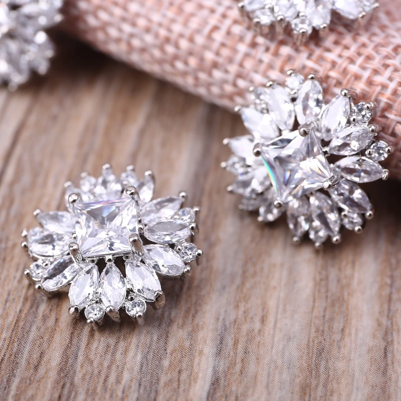 

5Pcs 18mm Flower Alloy Rhinestone Button with Loop Crystal Metal Embellishments 1015