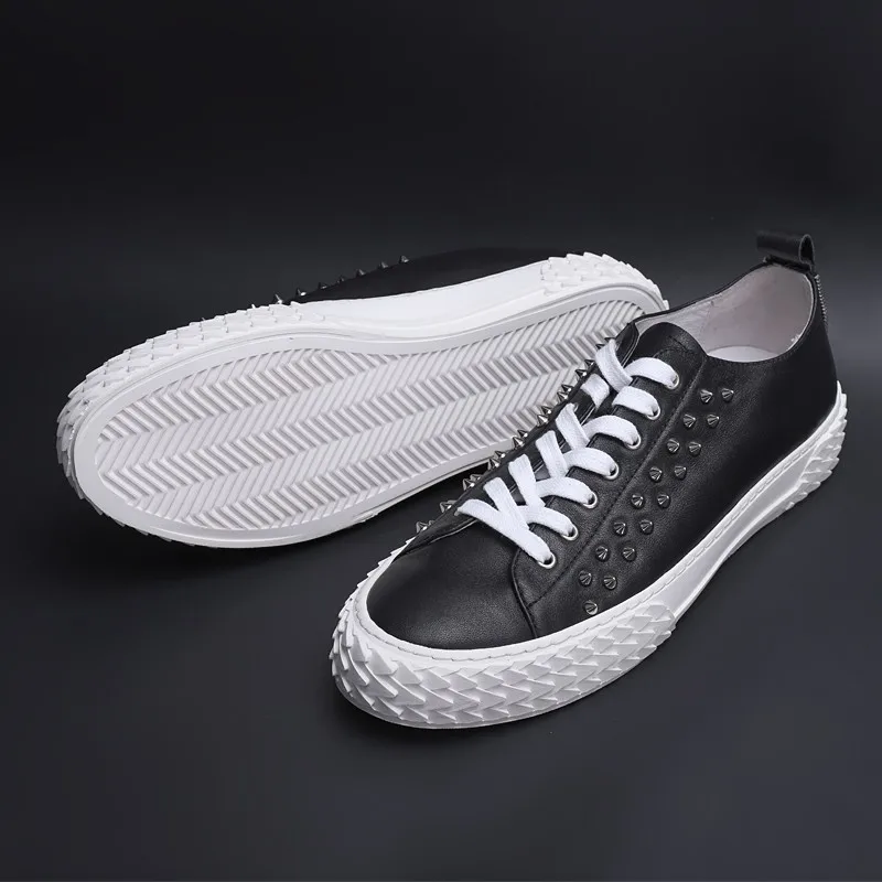 Модные мужские туфли в стиле панк с заклепками Натуральная кожаная обувь на