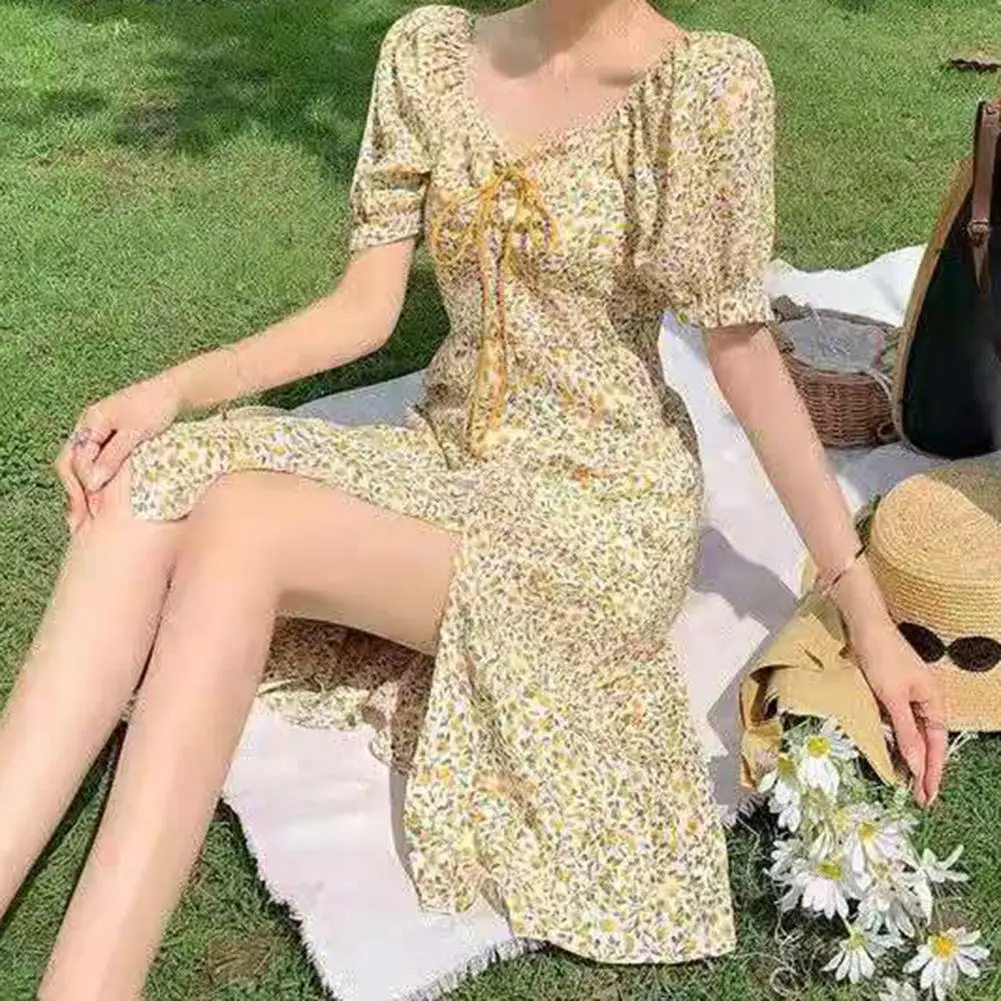 

Женское приталенное платье средней длины, милое стильное платье с квадратным вырезом, цветочным принтом, короткими рукавами-фонариками и р...