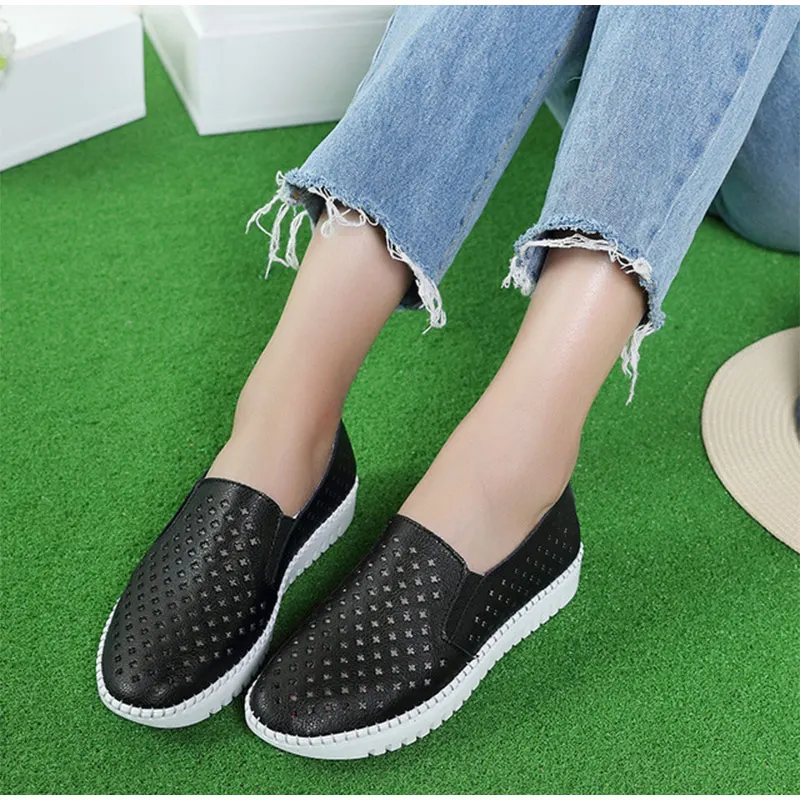 Кроссовки женские кожаные на шнуровке легкие сникерсы с вырезами повседневная