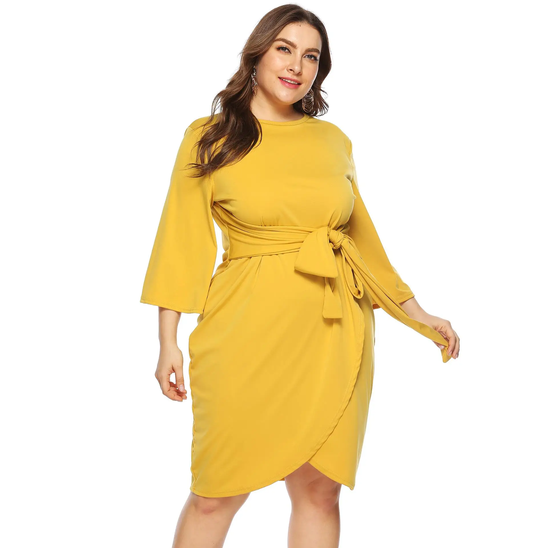 Женское платье большого размера на осень зиму желтое повседневное офисное с