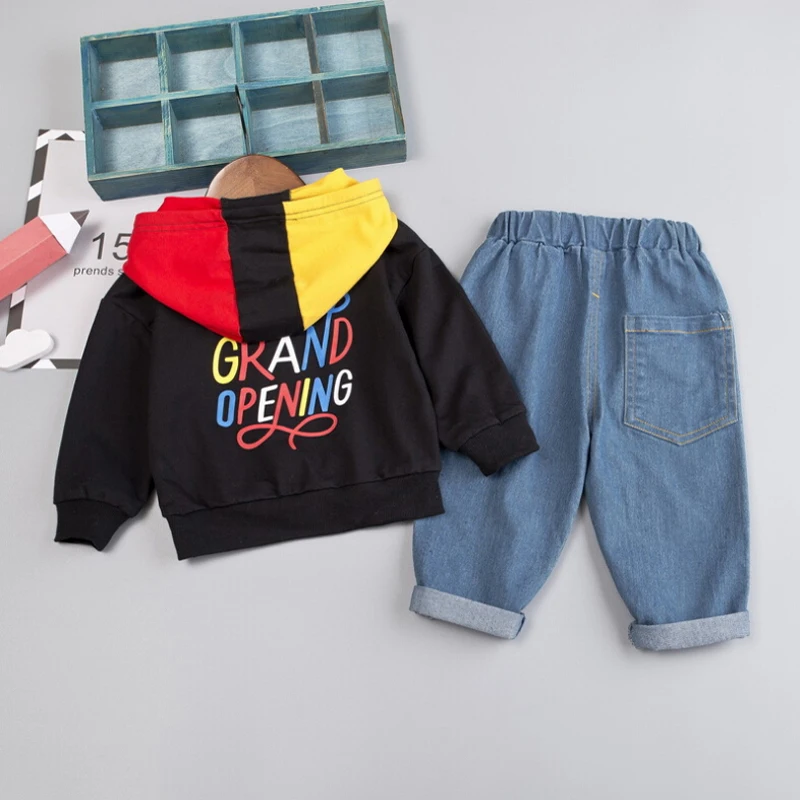 Детский костюм с капюшоном на осень и весну Модный комплект из двух предметов для