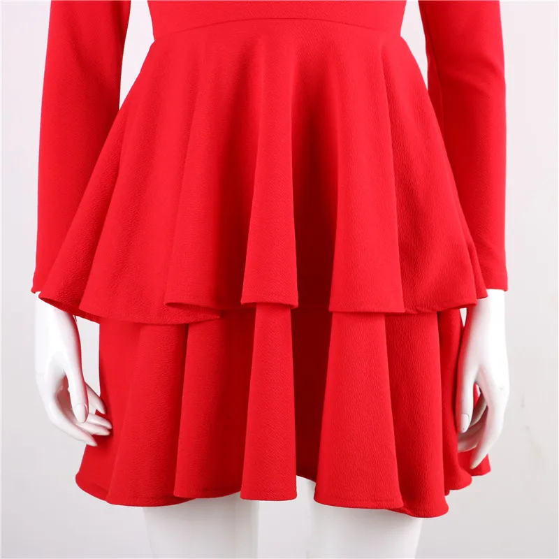 Зимнее элегантное сексуальное мини платье с оборками и открытыми плечами